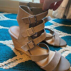 Crown Vintage Serena Women's Gray Suede Leather Buckle Zip Sandals Wedge Sz 11